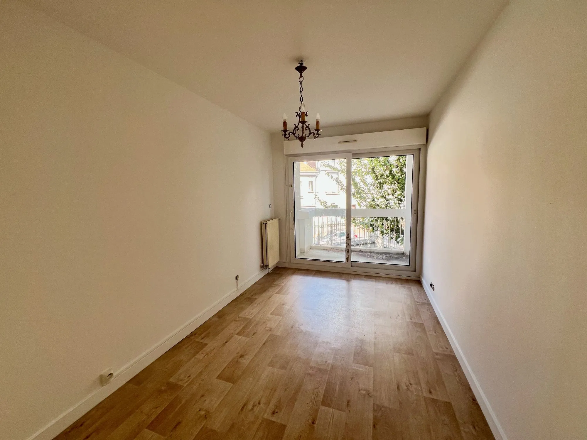 Appartement T3 à vendre à Saint-Genest-Lerpt avec terrasse et garage 