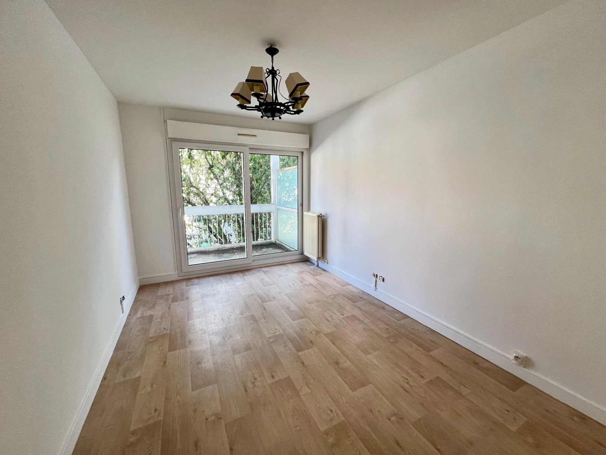 Appartement T3 à vendre à Saint-Genest-Lerpt avec terrasse et garage 