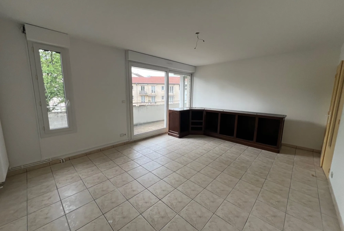 Appartement T3 à vendre à Saint-Genest-Lerpt avec terrasse et garage 
