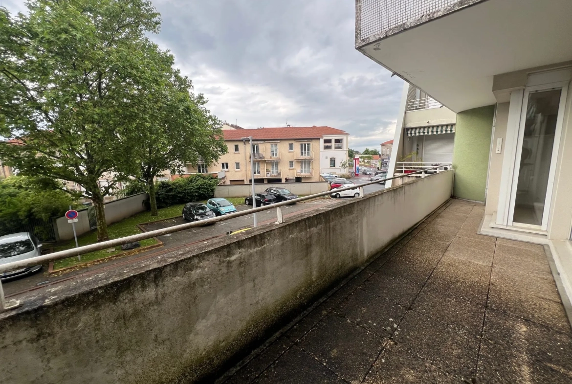 Appartement T3 à vendre à Saint-Genest-Lerpt avec terrasse et garage 