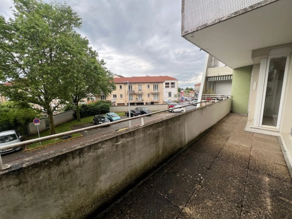 Appartement T3 à vendre à Saint-Genest-Lerpt avec terrasse et garage