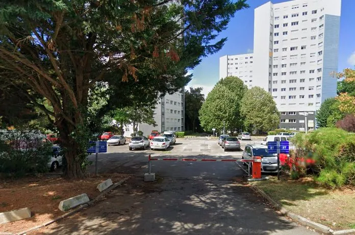 Parking aérien sécurisé à Nantes Pirmil - Emplacement idéal proche des transports 