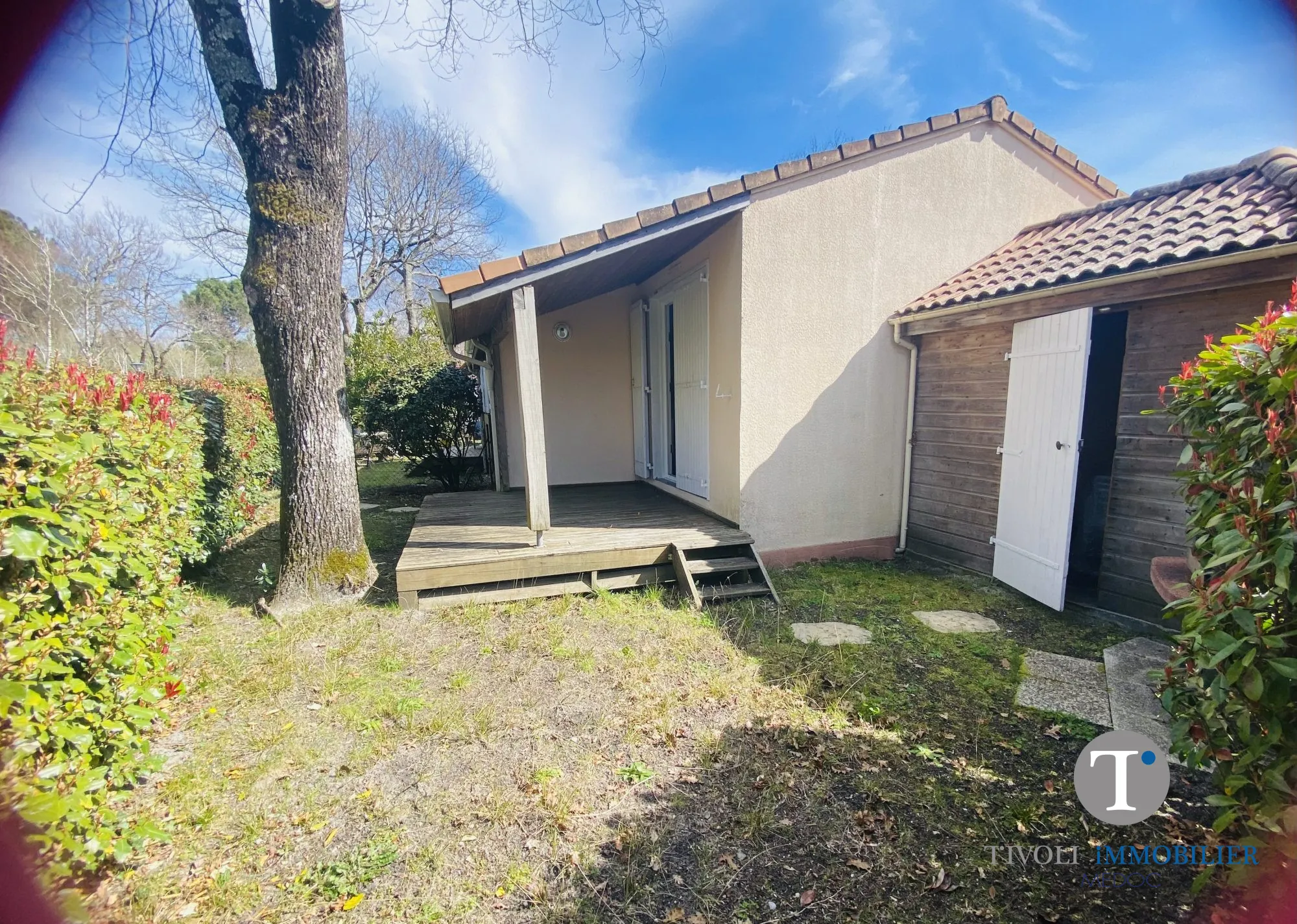 Maison meublée de 31 m² à Hourtin avec terrasse et jardin 