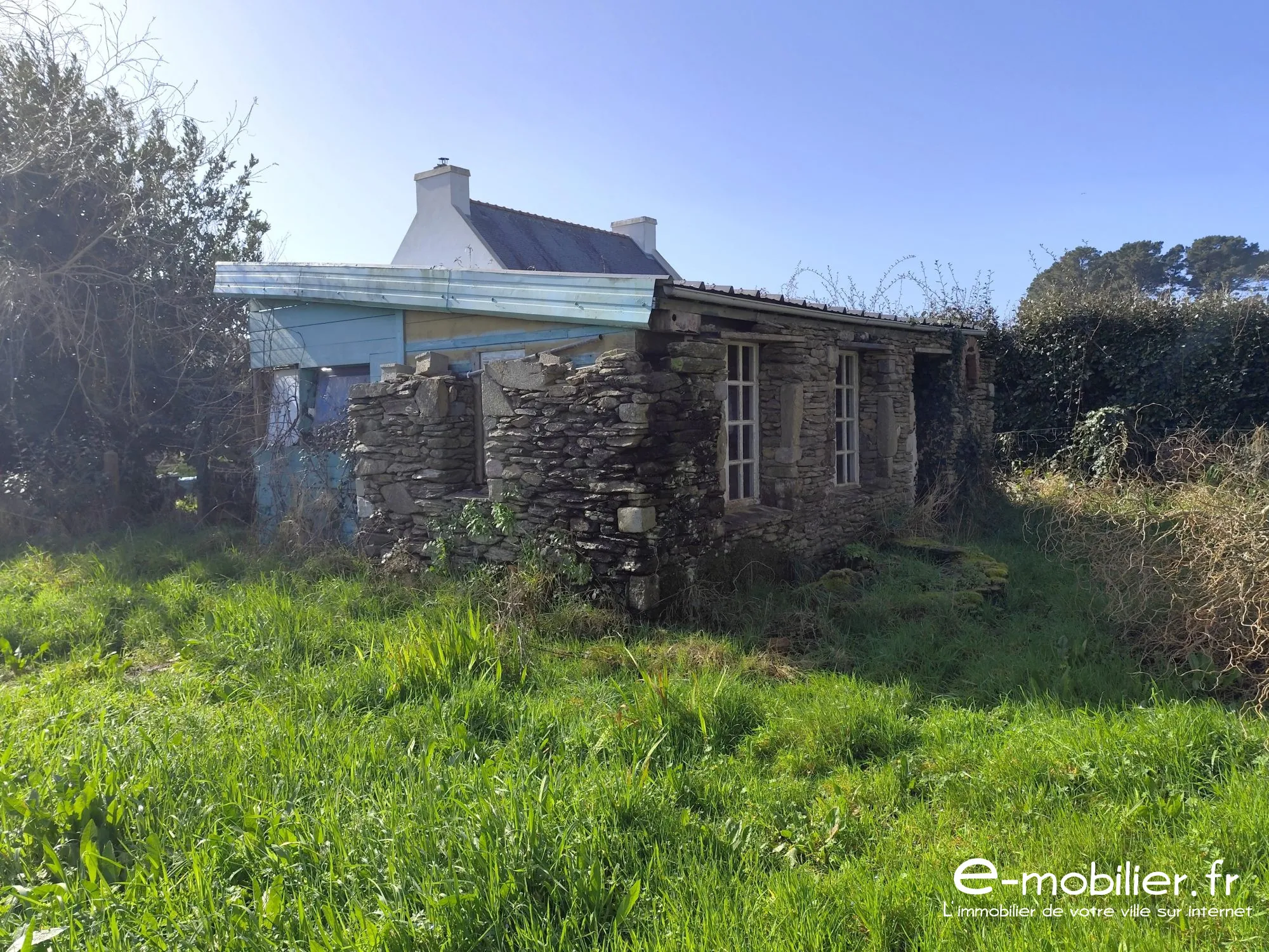 Terrain constructible de 555 m² avec cabanon à Groix dans le Morbihan 