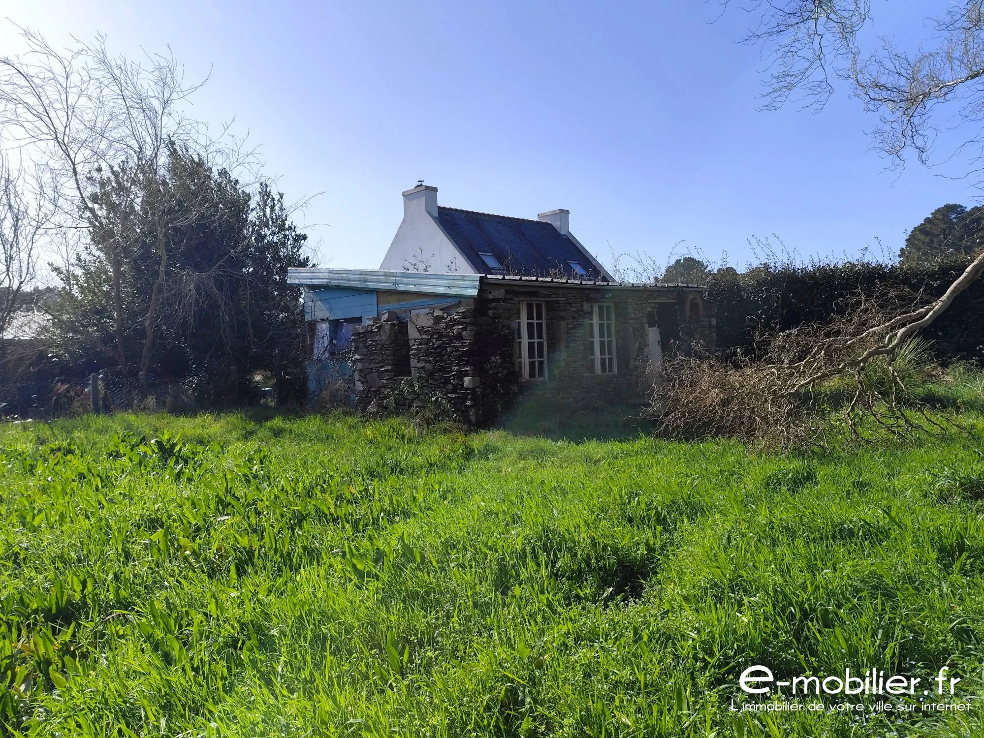 Terrain constructible de 555 m² avec cabanon à Groix dans le Morbihan 