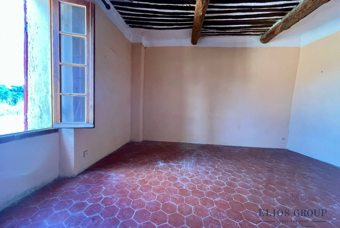 Bastide à rénover avec terrasse et cave à Jouques, idéal investisseur 