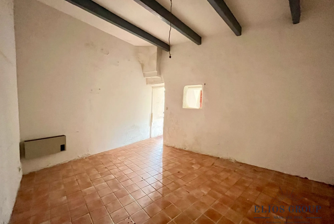 Bastide à rénover avec terrasse et cave à Jouques, idéal investisseur 