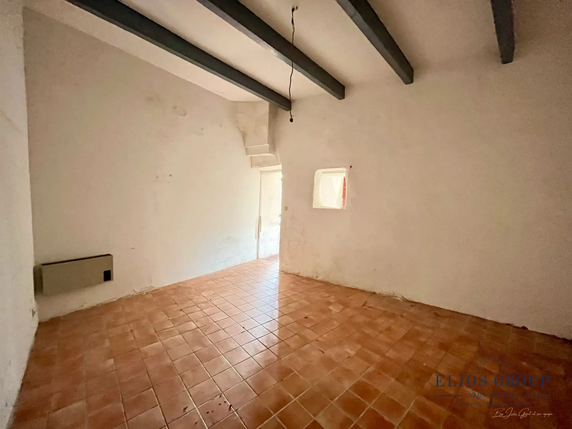 Bastide à rénover avec terrasse et cave à Jouques, idéal investisseur 