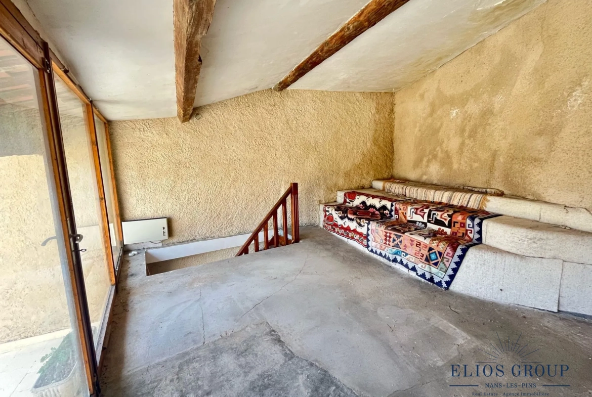 Bastide à rénover avec terrasse et cave à Jouques, idéal investisseur 