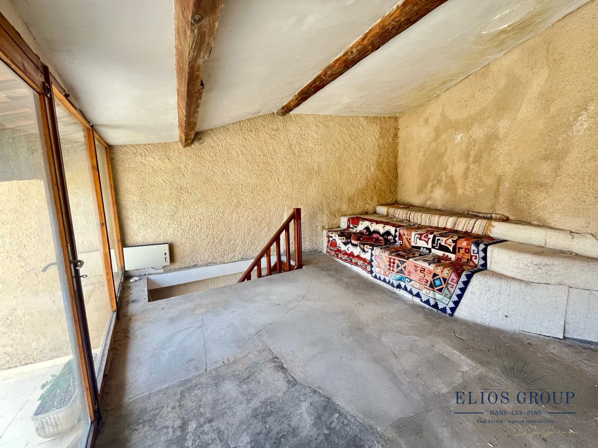 Bastide à rénover avec terrasse et cave à Jouques, idéal investisseur 