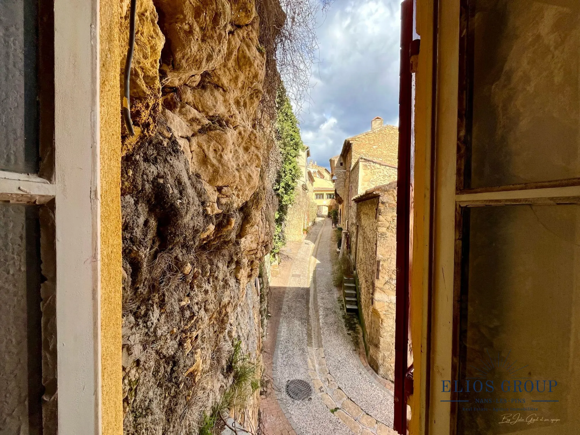 Bastide à rénover avec terrasse et cave à Jouques, idéal investisseur 