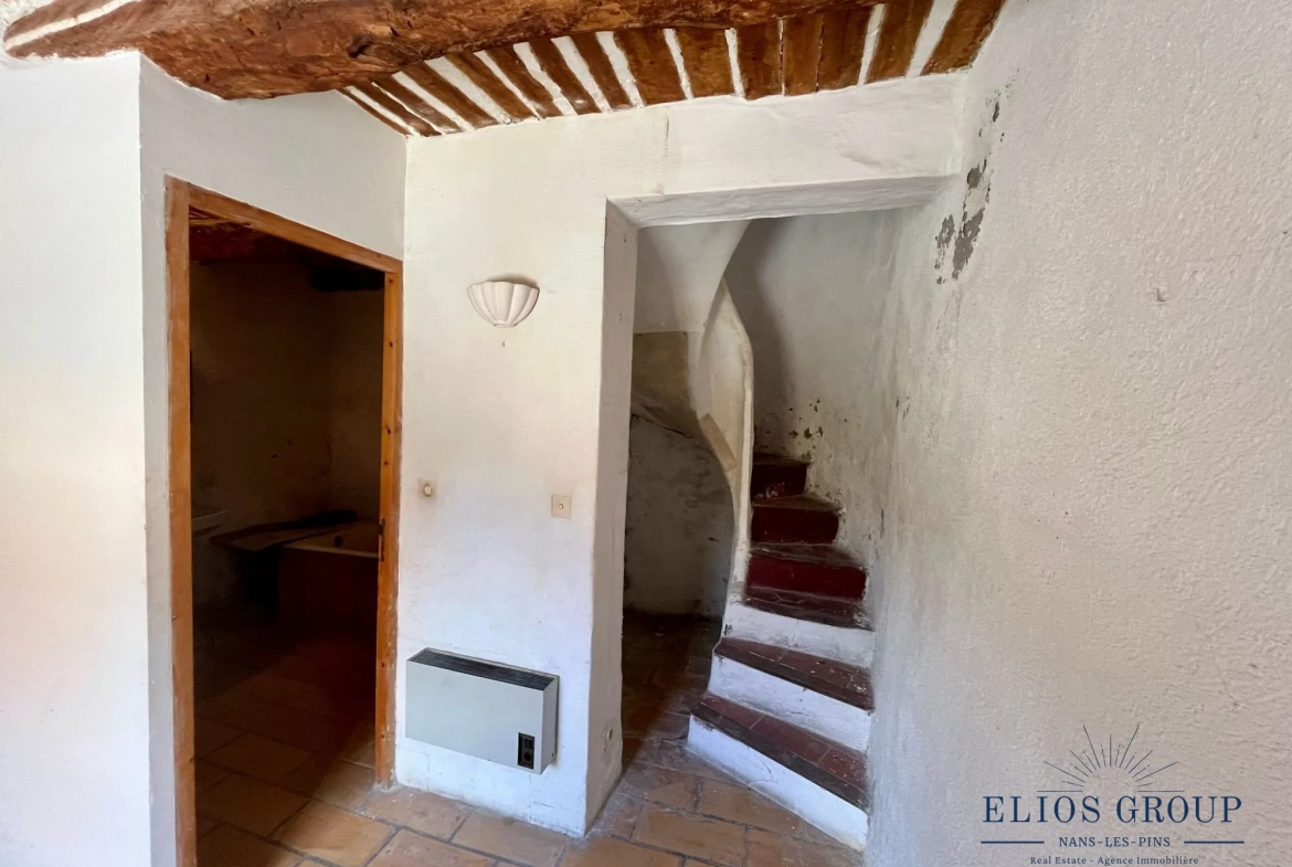 Bastide à rénover avec terrasse et cave à Jouques, idéal investisseur 