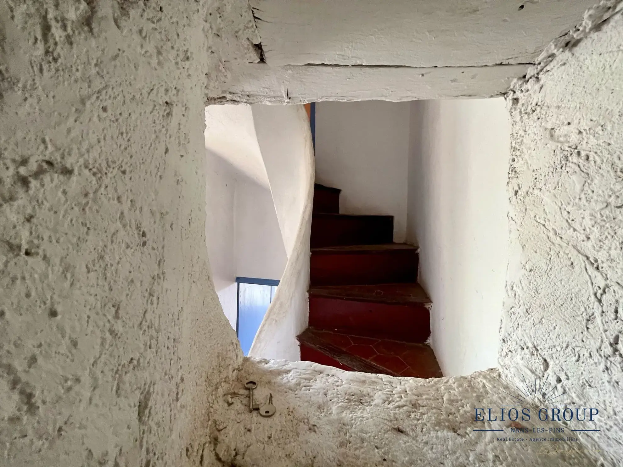 Bastide à rénover avec terrasse et cave à Jouques, idéal investisseur 