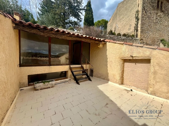 Bastide à rénover avec terrasse et cave à Jouques, idéal investisseur