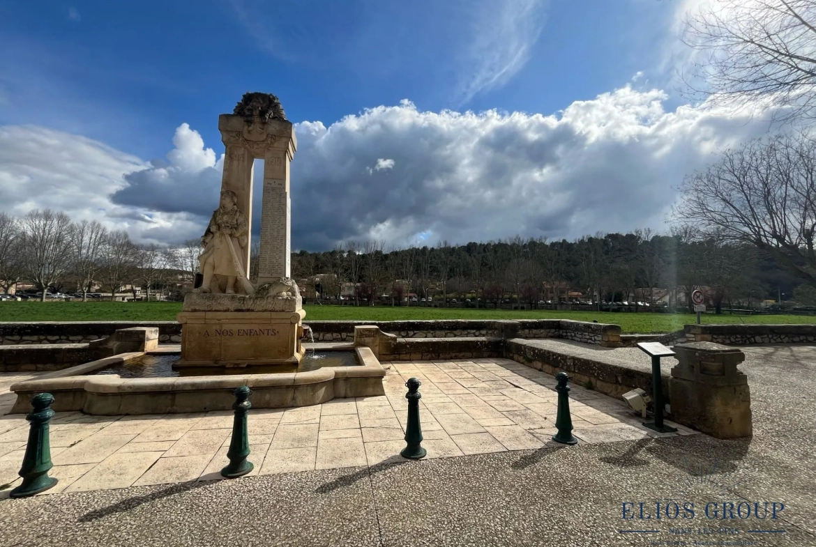 Bastide à rénover avec terrasse et cave à Jouques, idéal investisseur 