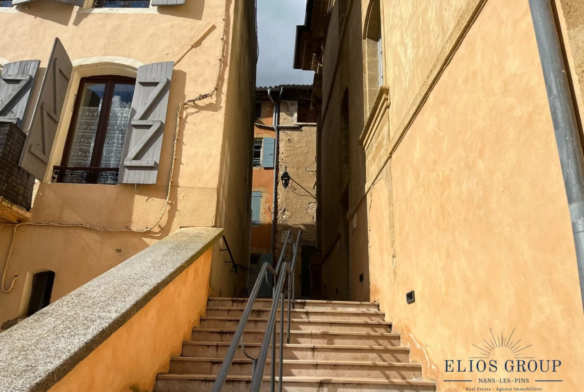 Bastide à rénover avec terrasse et cave à Jouques, idéal investisseur 