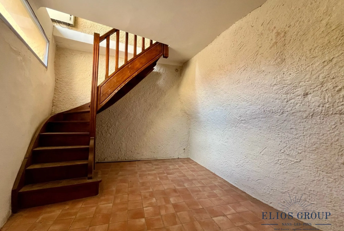 Bastide à rénover avec terrasse et cave à Jouques, idéal investisseur 