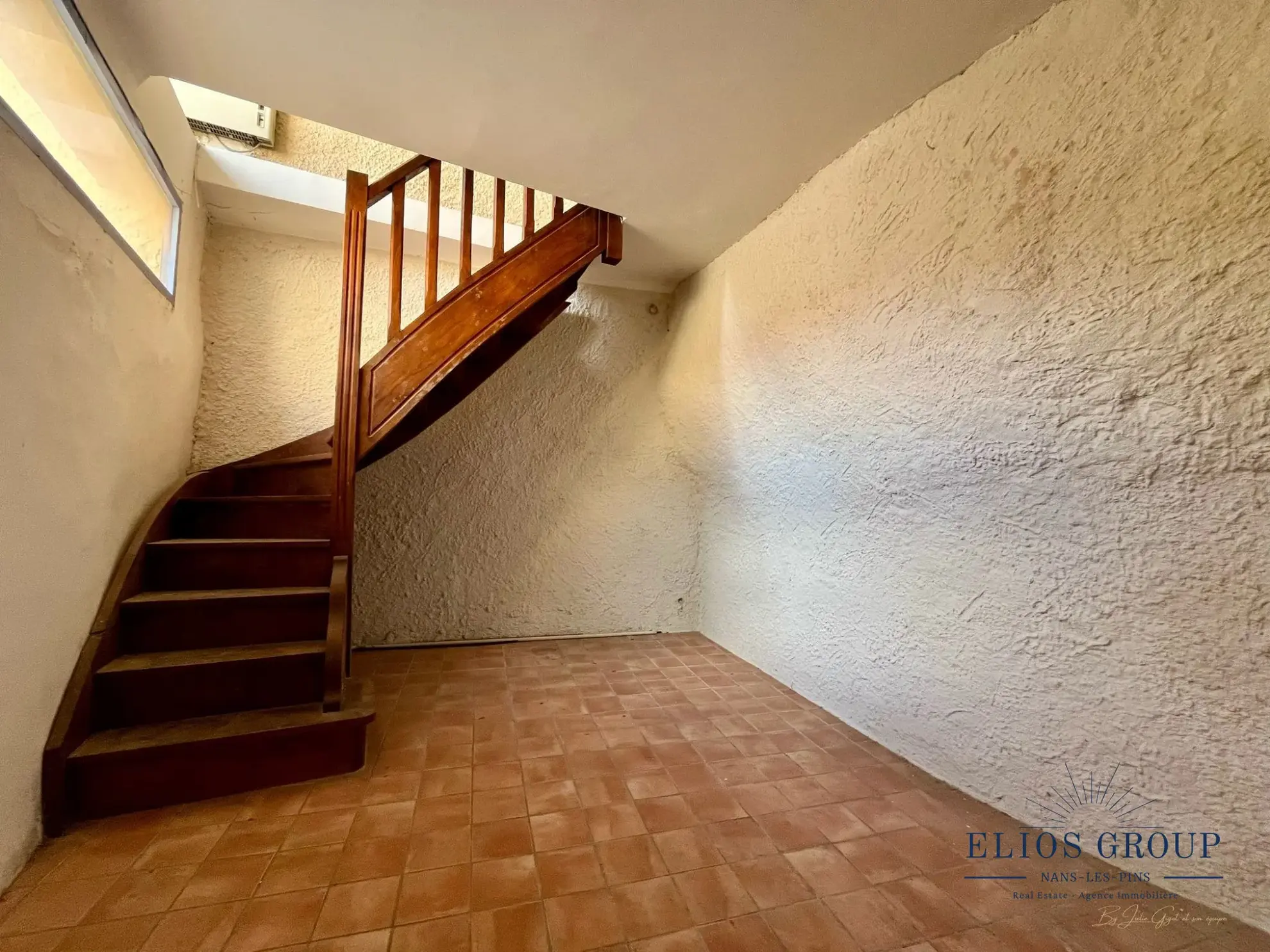 Bastide à rénover avec terrasse et cave à Jouques, idéal investisseur 