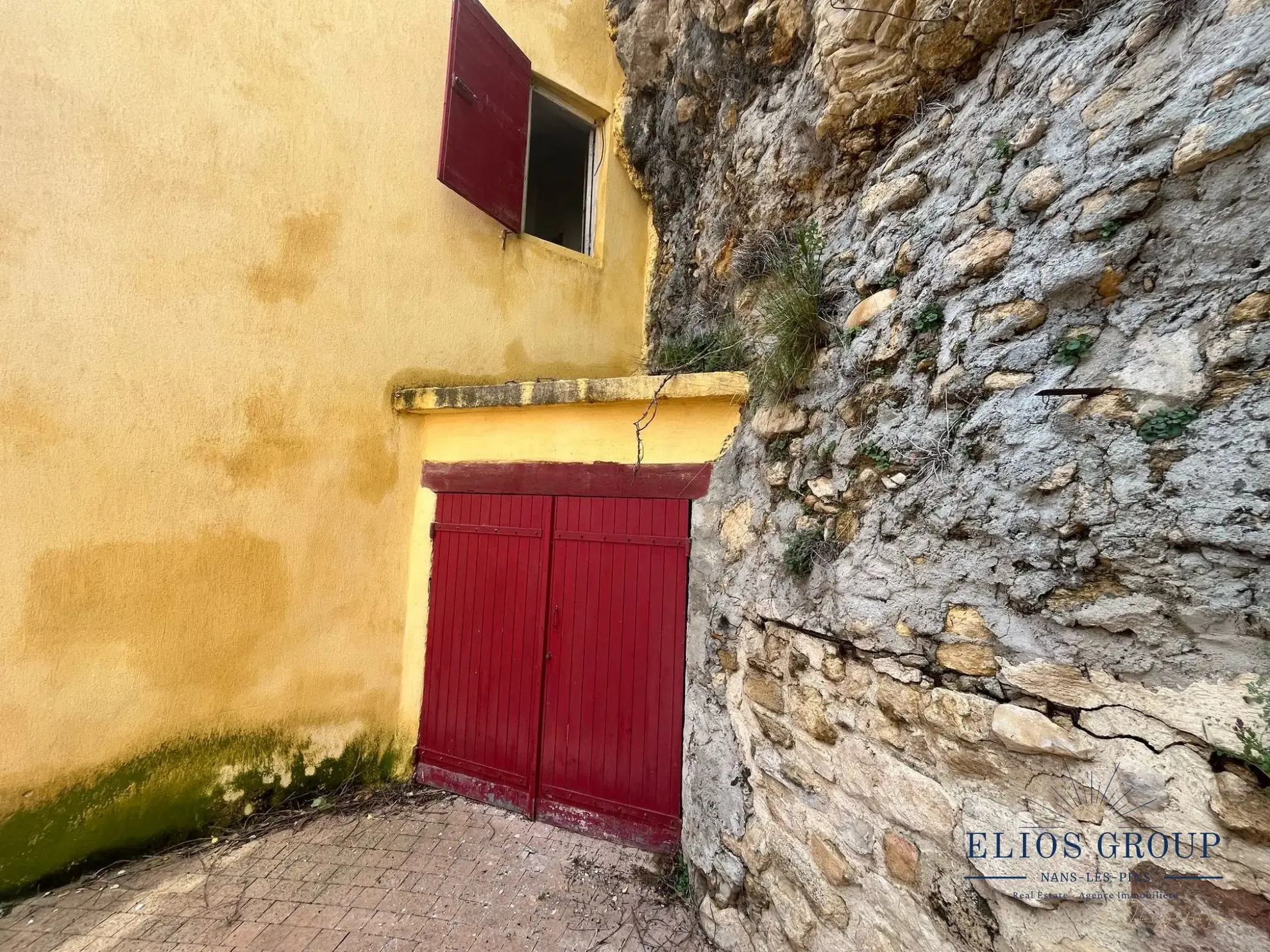 Bastide à rénover avec terrasse et cave à Jouques, idéal investisseur 