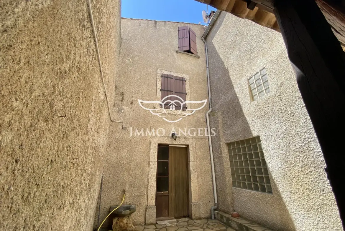 Charmante maison de village avec cour et grange à Lagrasse 