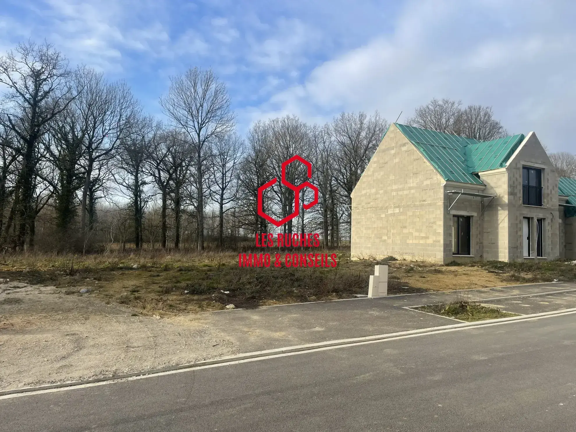 Terrain à vendre à Précy-sur-Oise – Construisez la maison de vos rêves dans un cadre calme et verdoyant 
