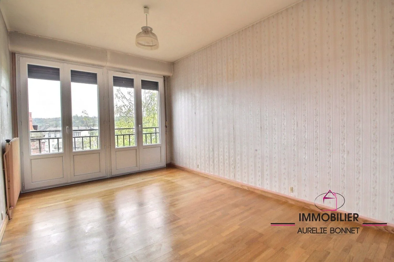 Appartement 3 pièces avec balcon et cave au centre de Lisieux 