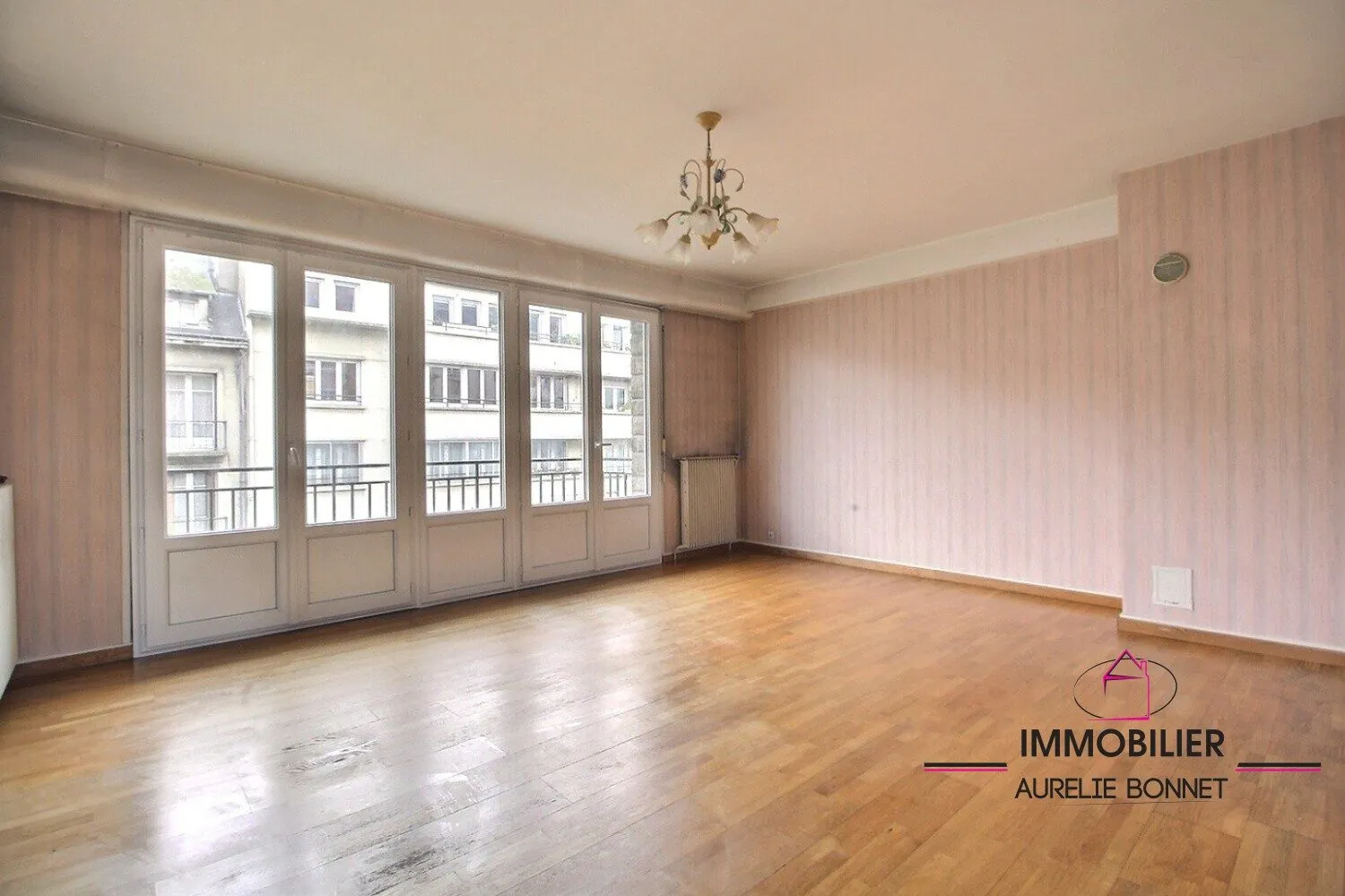 Appartement 3 pièces avec balcon et cave au centre de Lisieux 