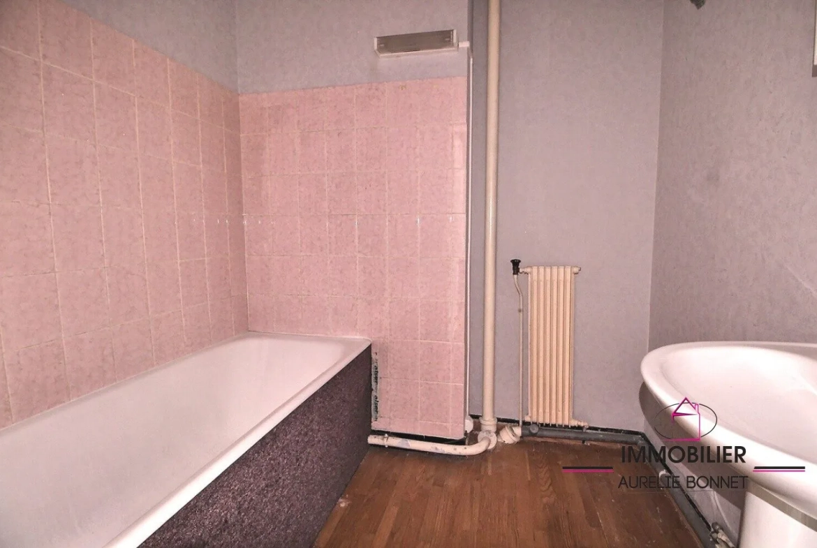 Appartement 3 pièces avec balcon et cave au centre de Lisieux 