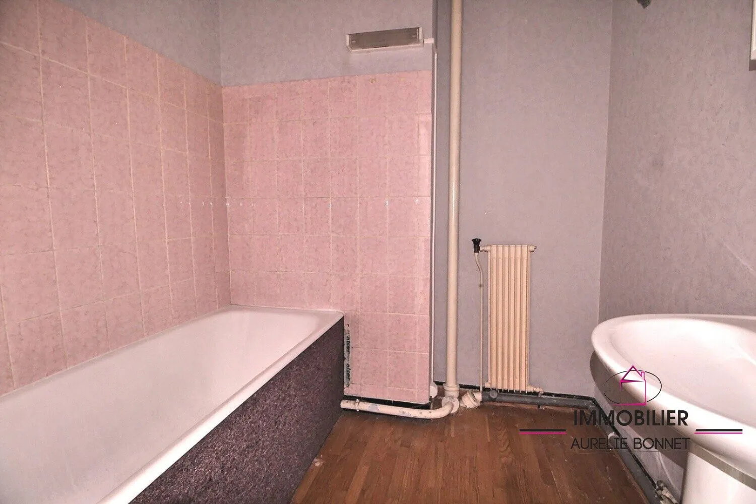 Appartement 3 pièces avec balcon et cave au centre de Lisieux 