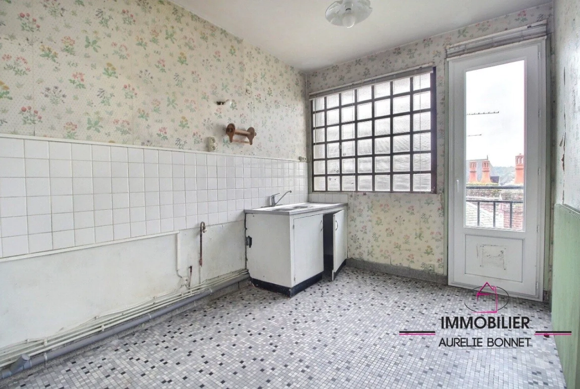 Appartement 3 pièces avec balcon et cave au centre de Lisieux 