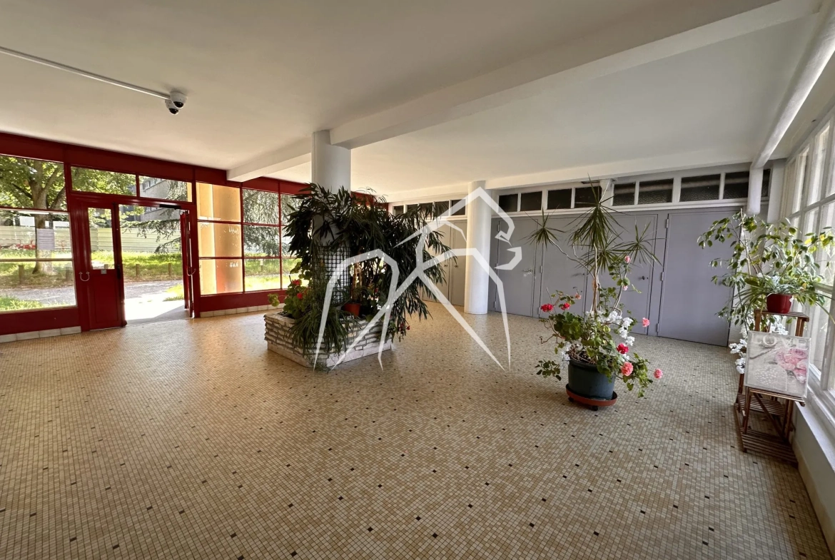 Appartement 4 pièces avec balcon à Sotteville-lès-Rouen – Quartier central et pratique 