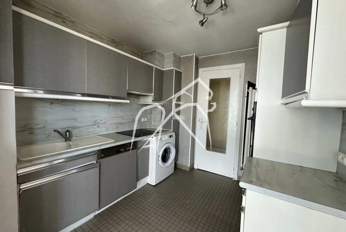 Appartement 4 pièces avec balcon à Sotteville-lès-Rouen – Quartier central et pratique 