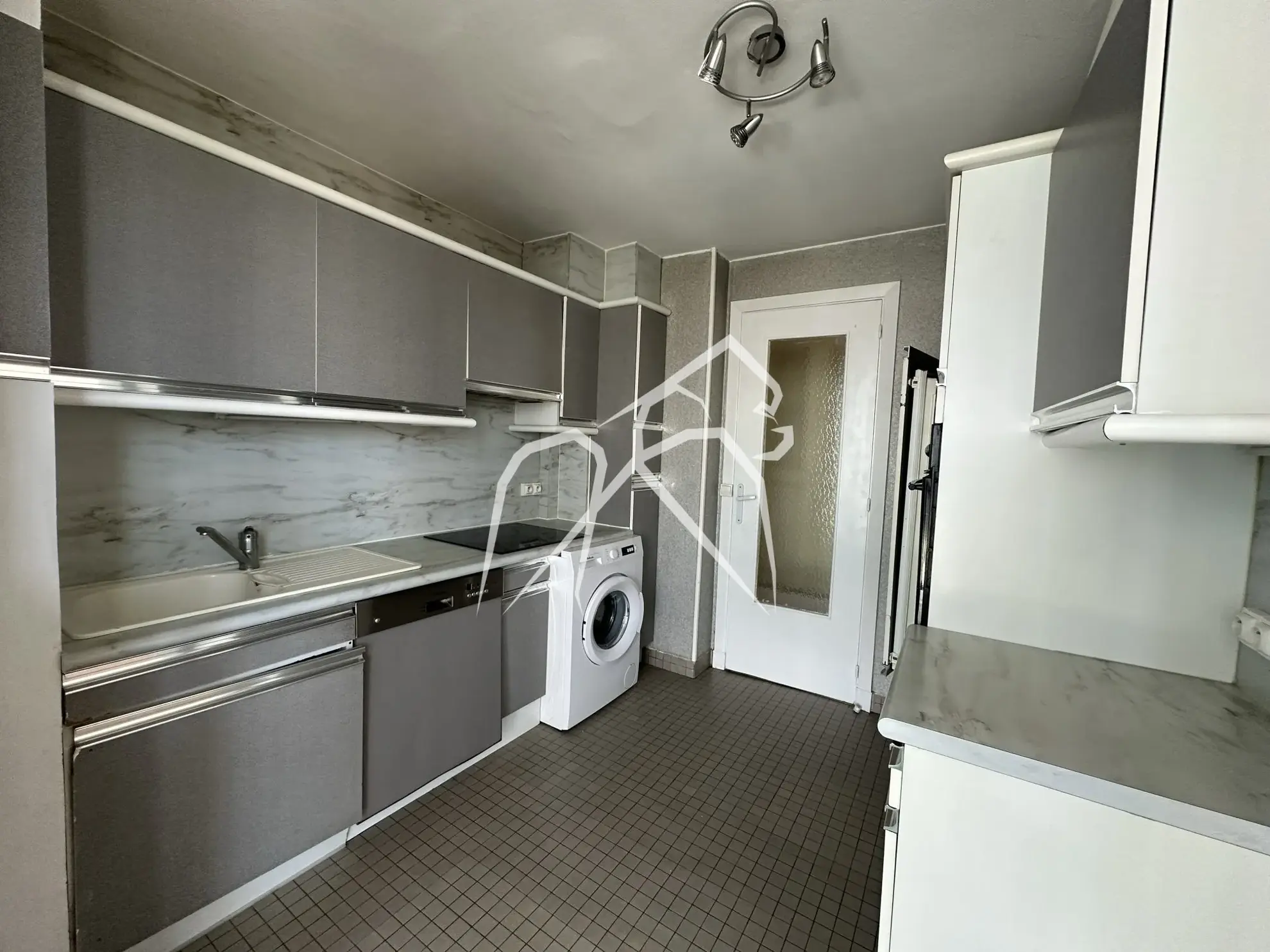 Appartement 4 pièces avec balcon à Sotteville-lès-Rouen – Quartier central et pratique 