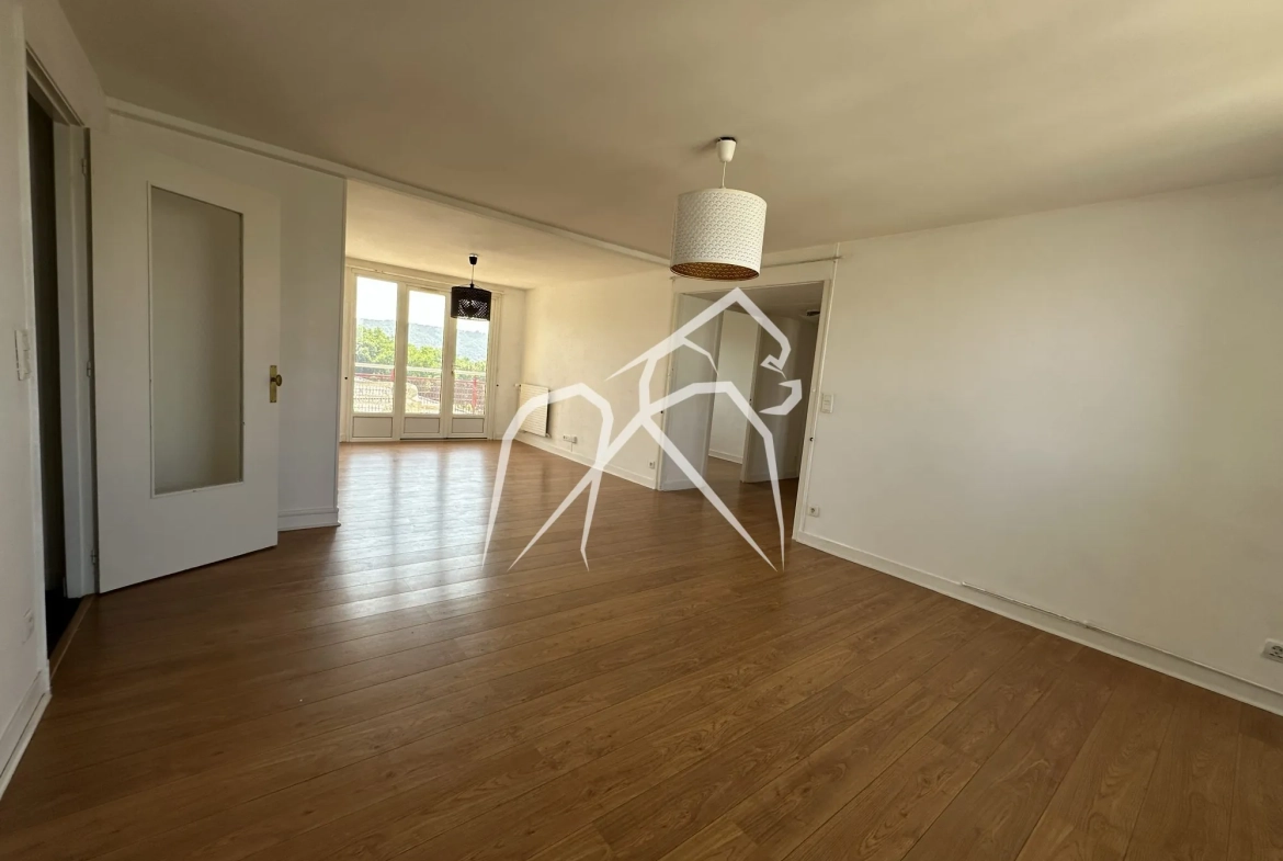 Appartement 4 pièces avec balcon à Sotteville-lès-Rouen – Quartier central et pratique 