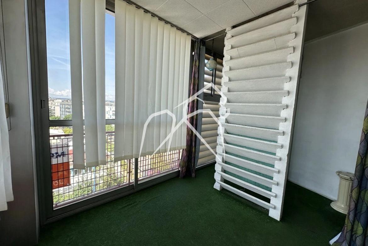 Appartement 4 pièces avec balcon à Sotteville-lès-Rouen – Quartier central et pratique 