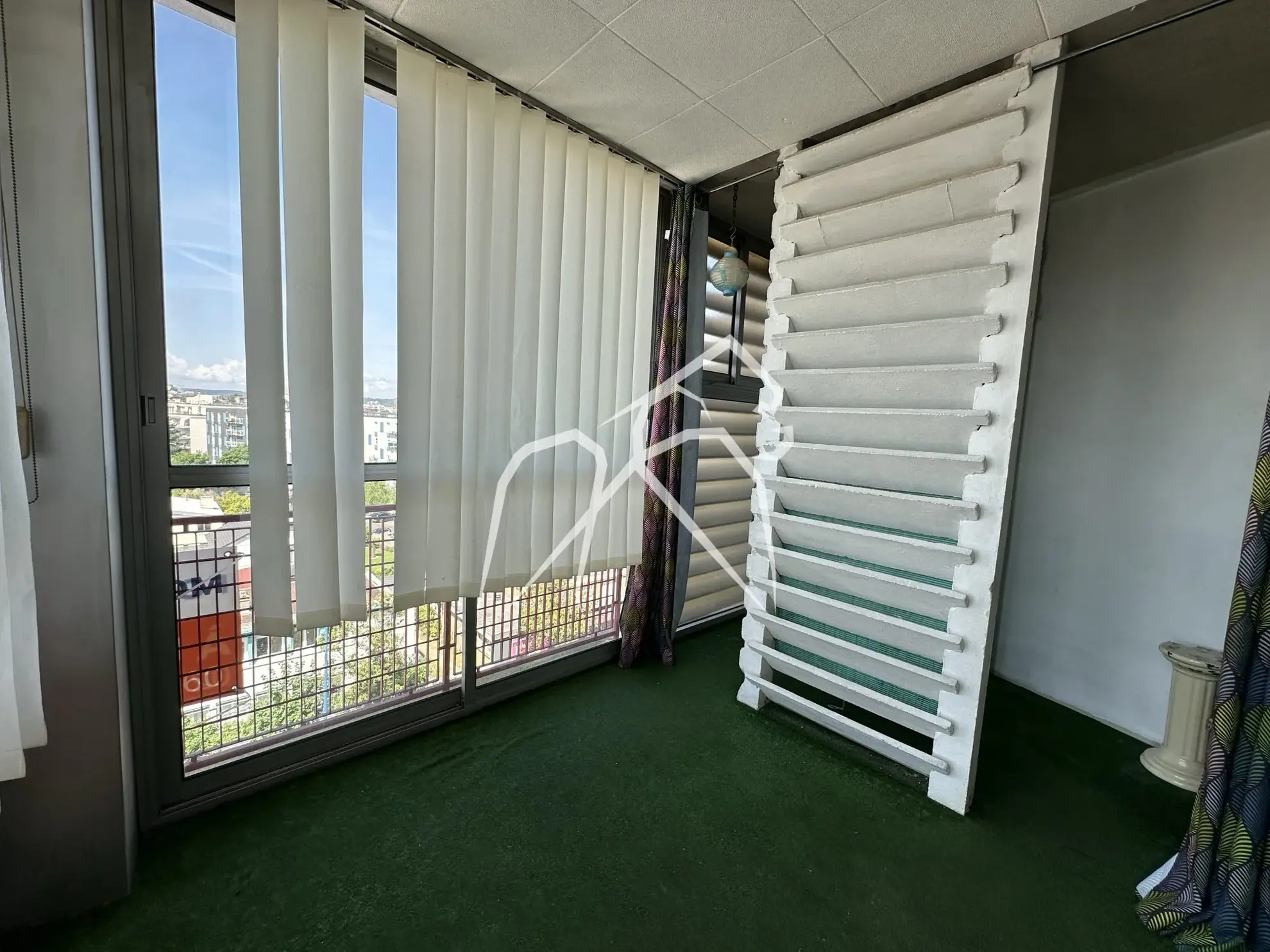 Appartement 4 pièces avec balcon à Sotteville-lès-Rouen – Quartier central et pratique 