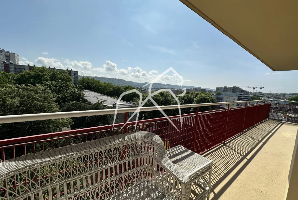 Appartement 4 pièces avec balcon à Sotteville-lès-Rouen – Quartier central et pratique 