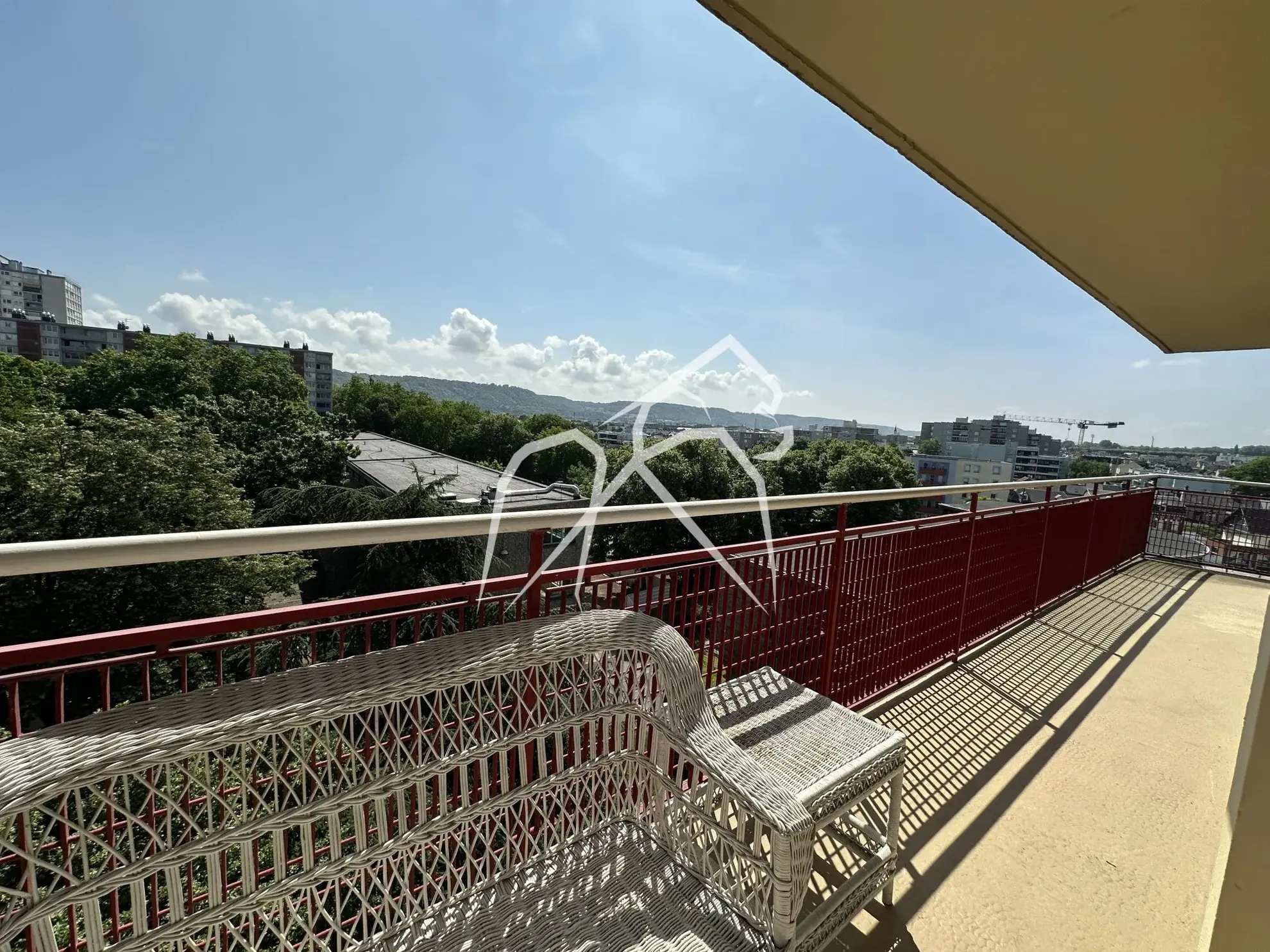 Appartement 4 pièces avec balcon à Sotteville-lès-Rouen – Quartier central et pratique 