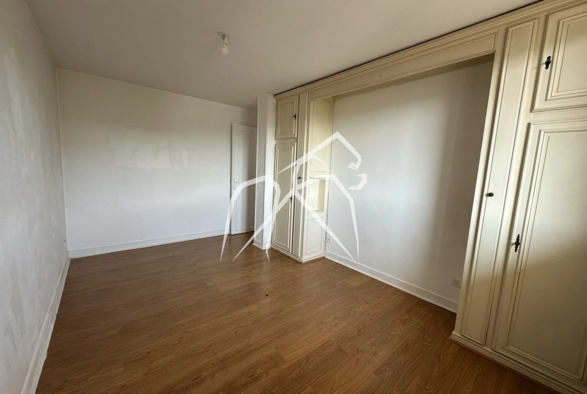 Appartement 4 pièces avec balcon à Sotteville-lès-Rouen – Quartier central et pratique 