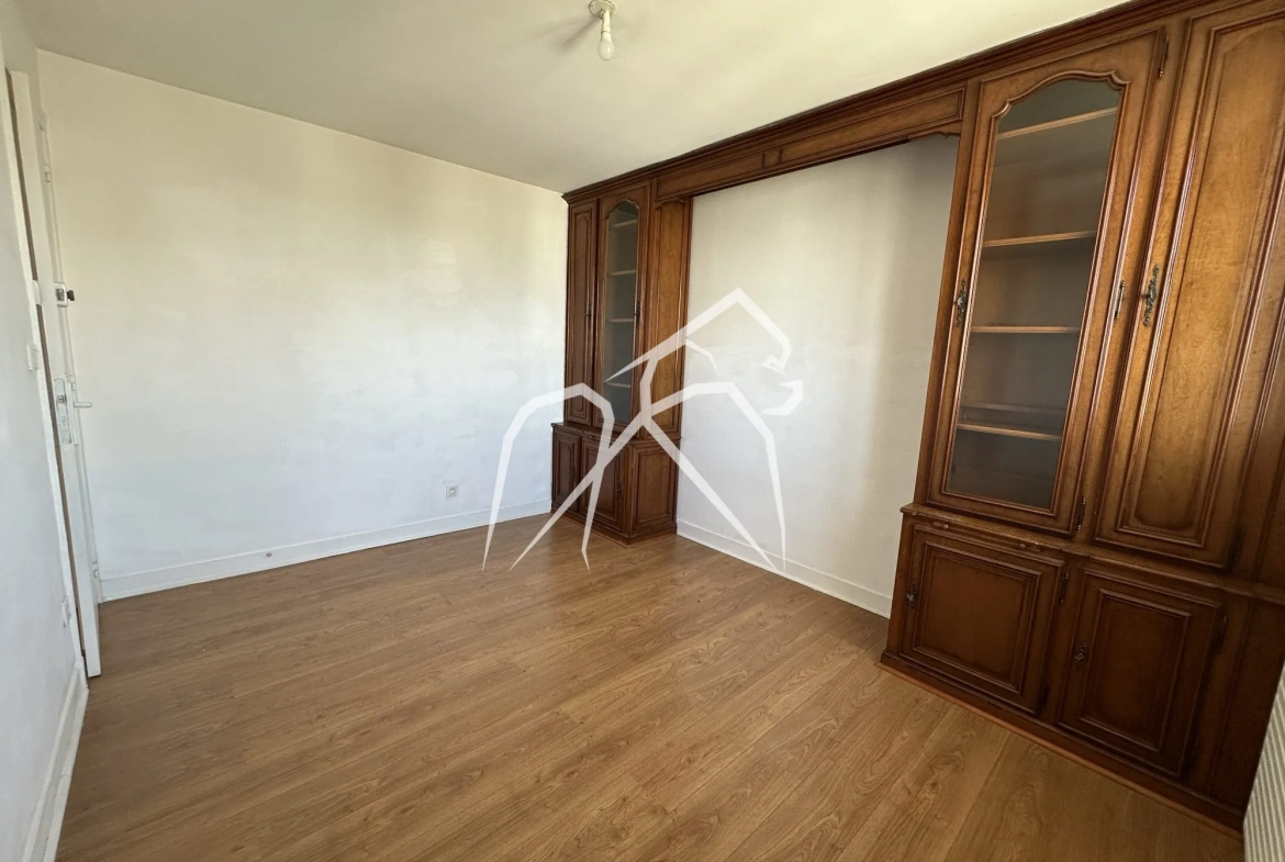 Appartement 4 pièces avec balcon à Sotteville-lès-Rouen – Quartier central et pratique 