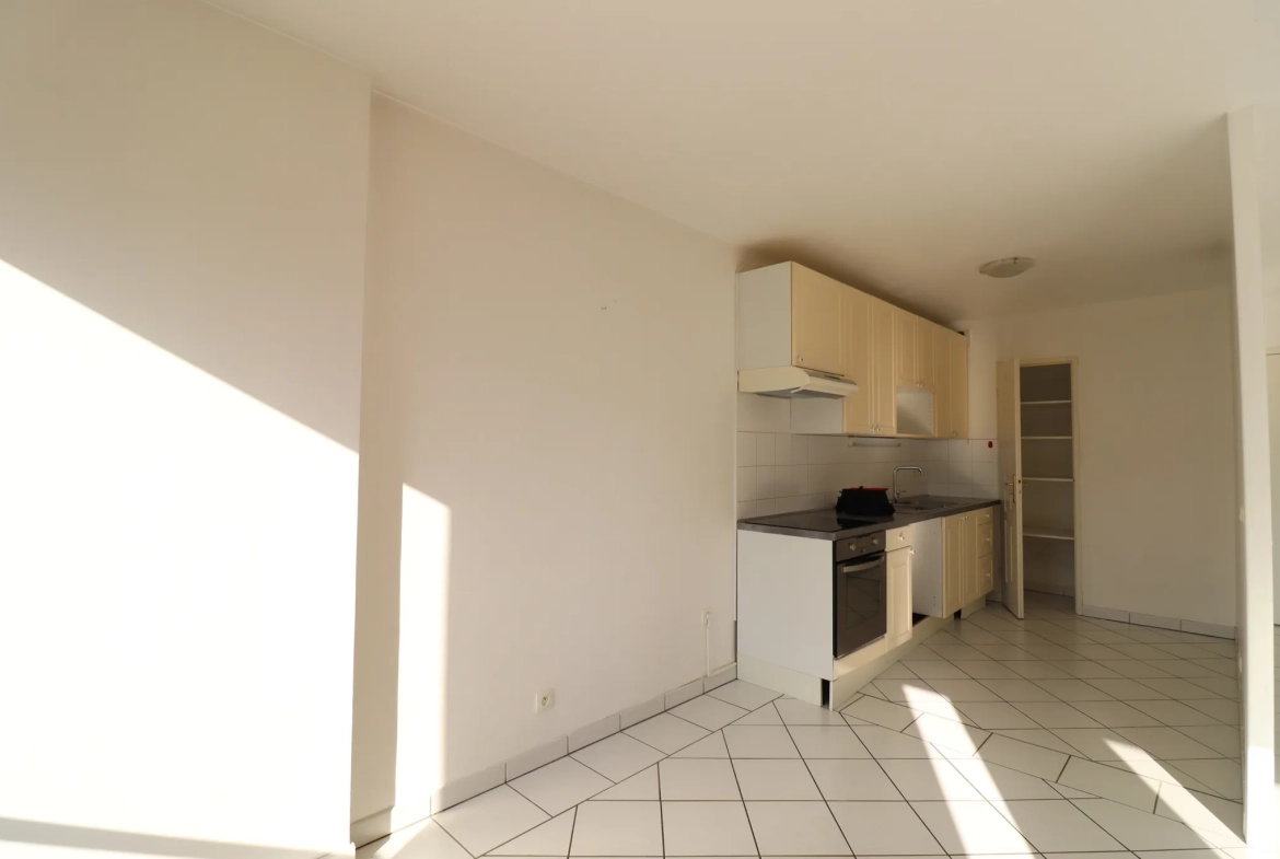 Appartement T3 lumineux avec terrasse et parking à Échirolles Franche-Verte 