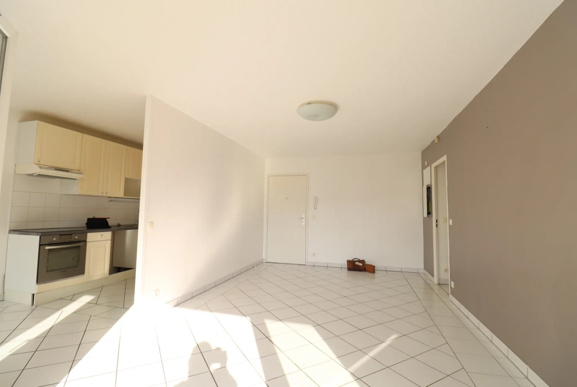 Appartement T3 lumineux avec terrasse et parking à Échirolles Franche-Verte 