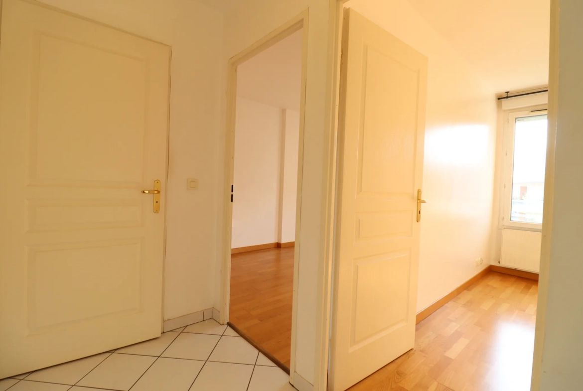 Appartement T3 lumineux avec terrasse et parking à Échirolles Franche-Verte 
