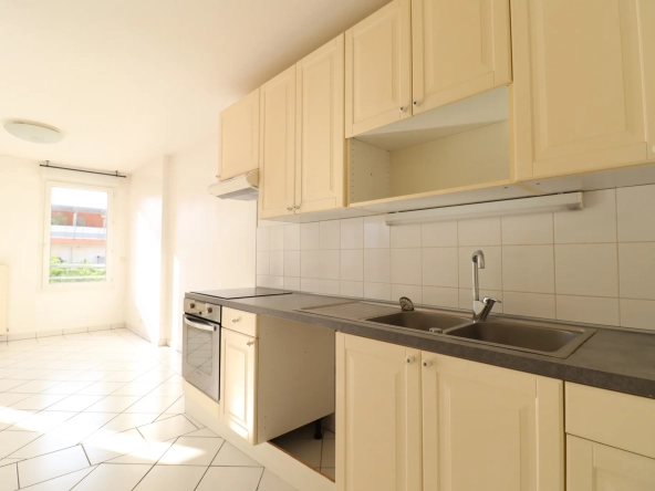 Appartement T3 lumineux avec terrasse et parking à Échirolles Franche-Verte