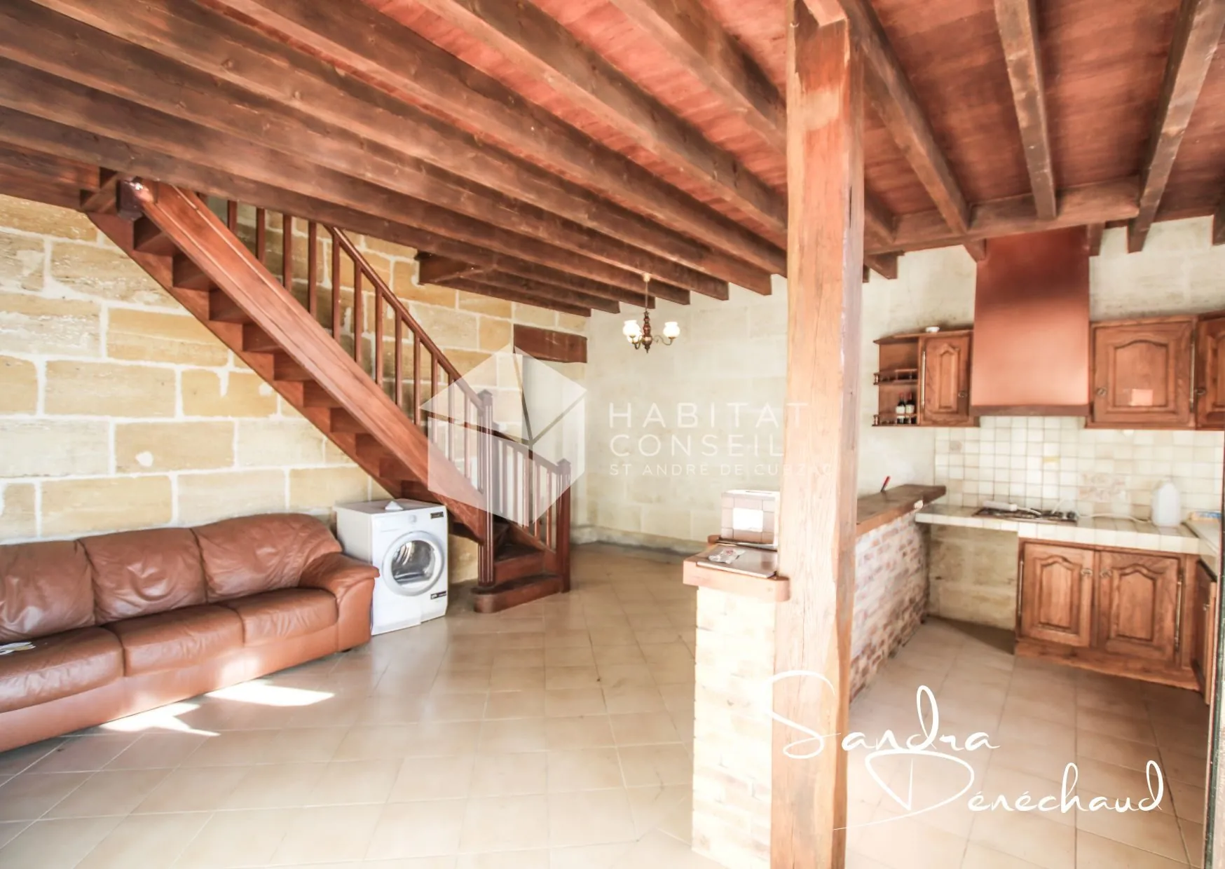 Maison ancienne à rénover de 289 m² à Saint-Magne-de-Castillon avec grand terrain 