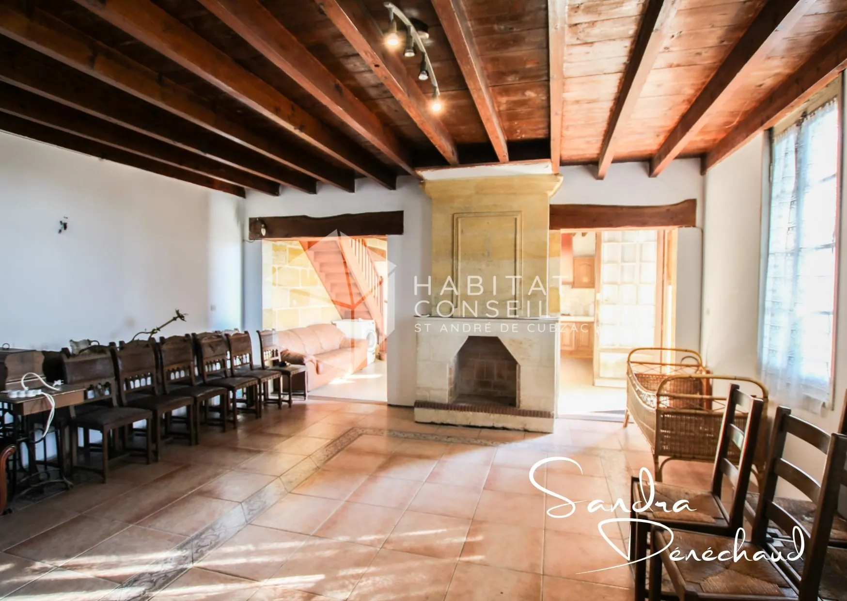 Maison ancienne à rénover de 289 m² à Saint-Magne-de-Castillon avec grand terrain 