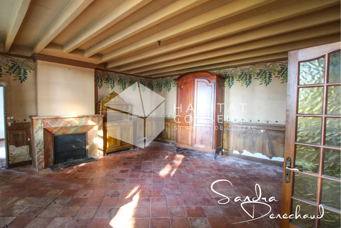 Maison ancienne à rénover de 289 m² à Saint-Magne-de-Castillon avec grand terrain 