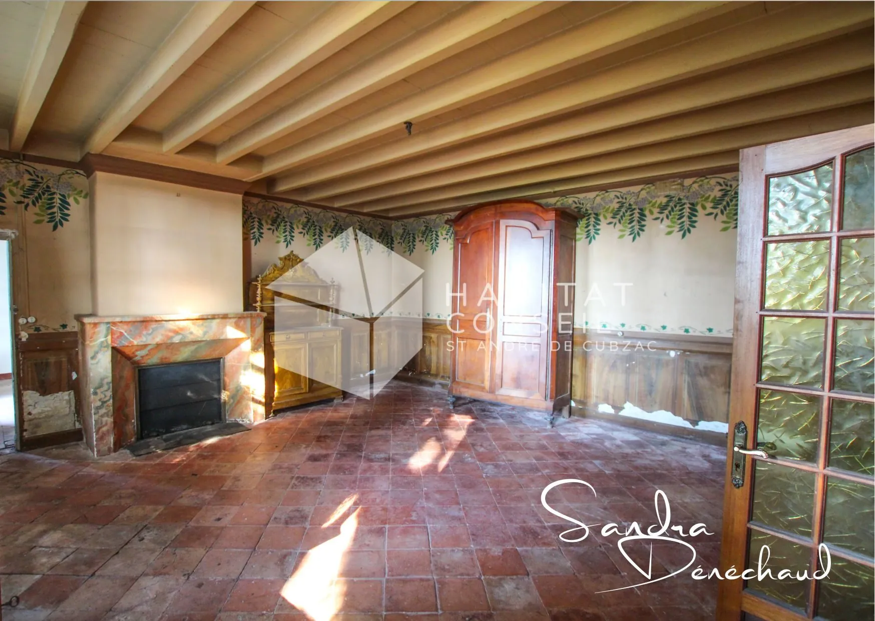 Maison ancienne à rénover de 289 m² à Saint-Magne-de-Castillon avec grand terrain 