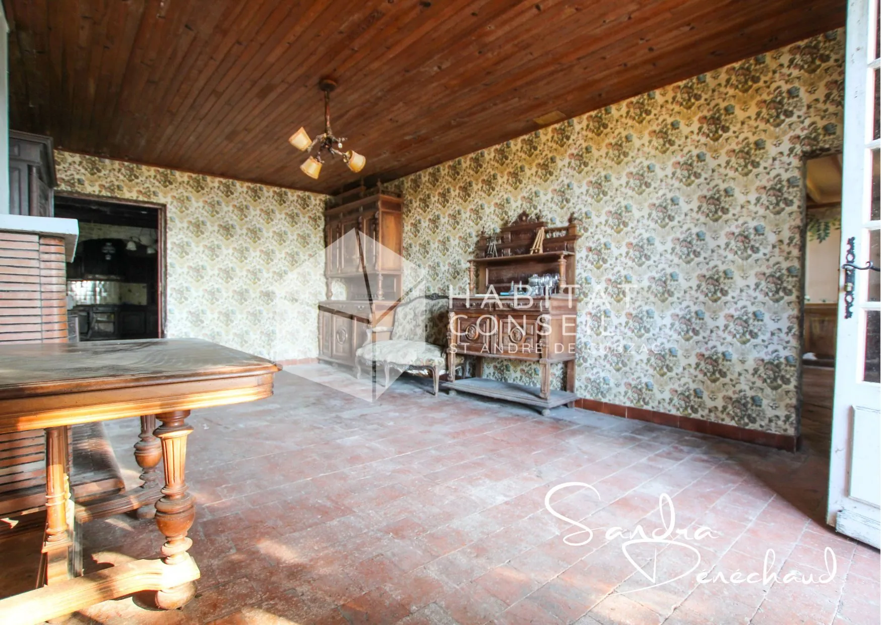 Maison ancienne à rénover de 289 m² à Saint-Magne-de-Castillon avec grand terrain 