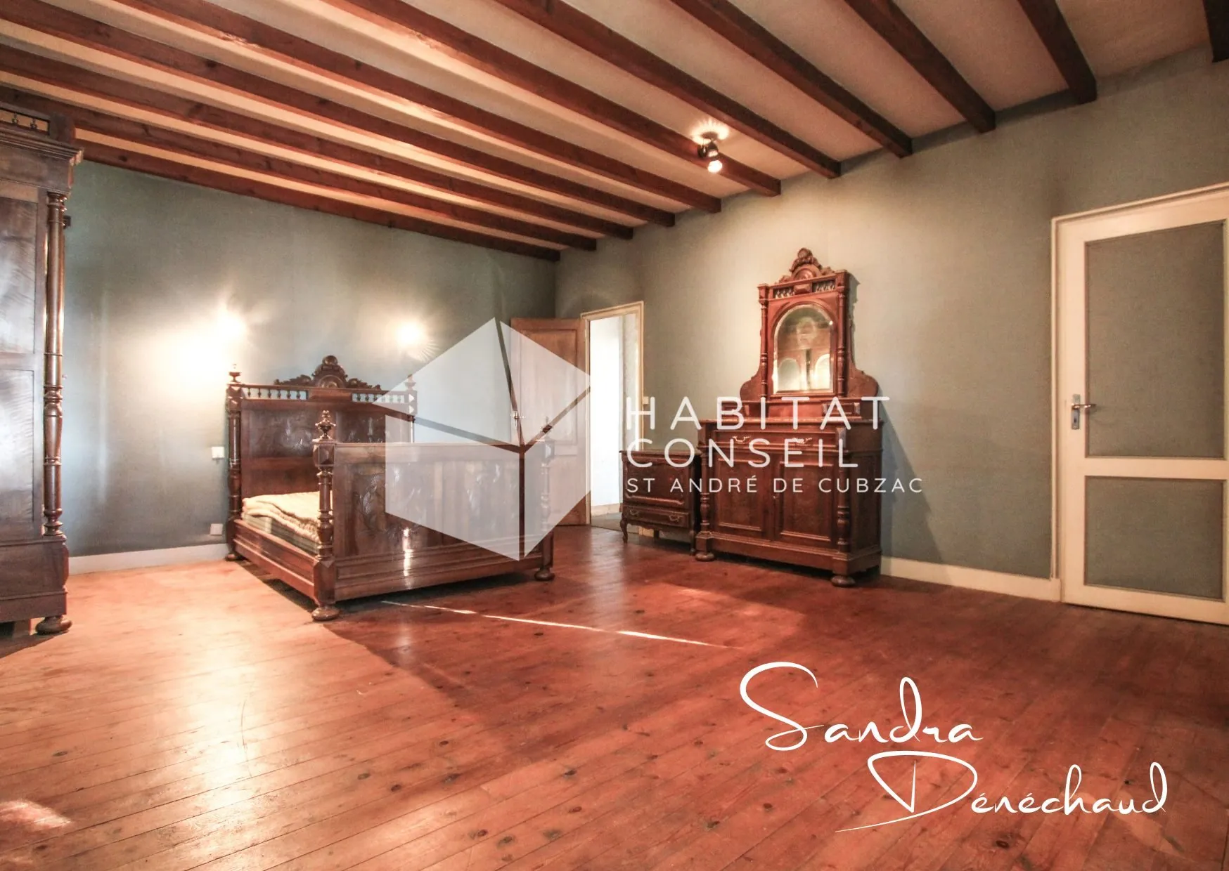 Maison ancienne à rénover de 289 m² à Saint-Magne-de-Castillon avec grand terrain 